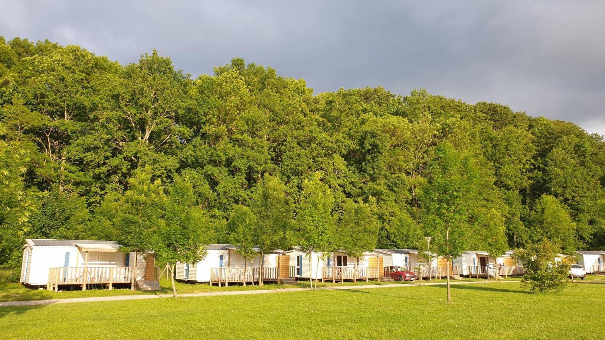 Camping Le Pre Cathare Lavelanet Exterior photo