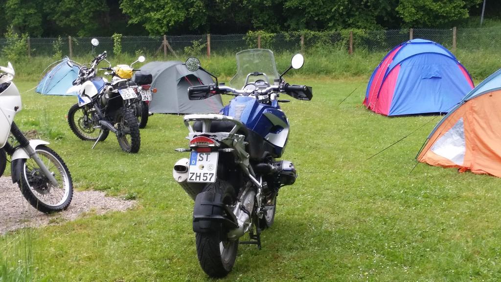 Camping Le Pre Cathare Lavelanet Exterior photo