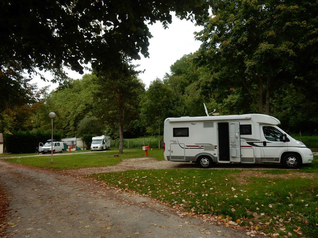 Camping Le Pre Cathare Lavelanet Exterior photo